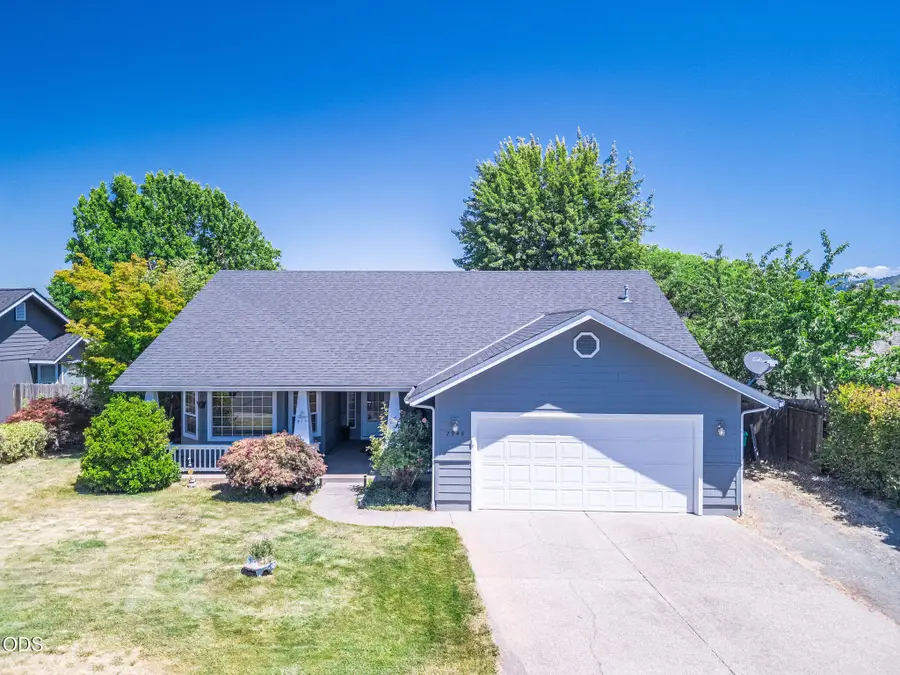 2948 Golden Aspen Drive, Grants Pass, OR 97527 - #2