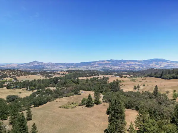 4474 Omaha Avenue, Medford, OR 97501