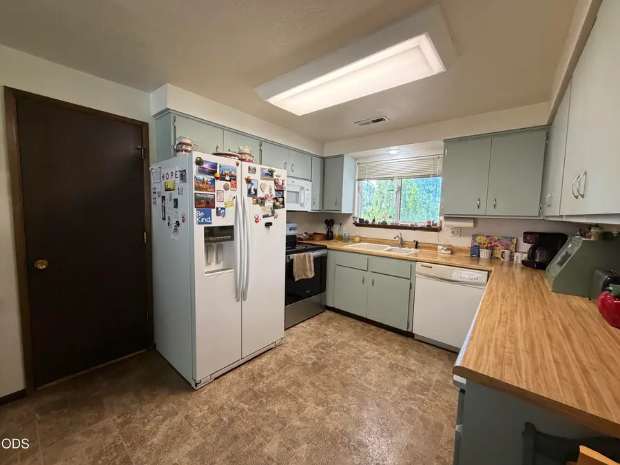 703 Brookside Circle, Rogue River, OR 97537 - #3