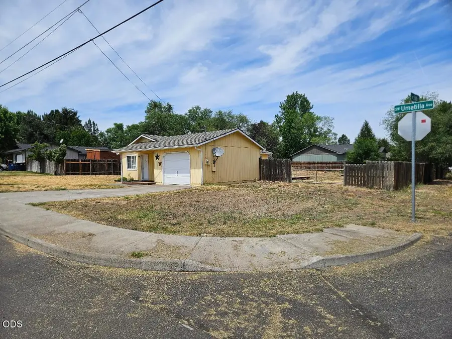 2411 SW Umatilla Avenue, Redmond, OR 97756 - #2