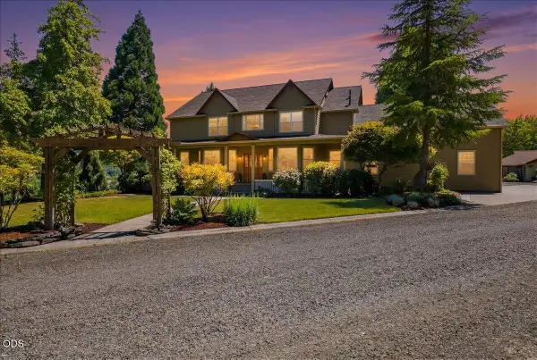 106 Green Valley Road, Oakland, OR 97462