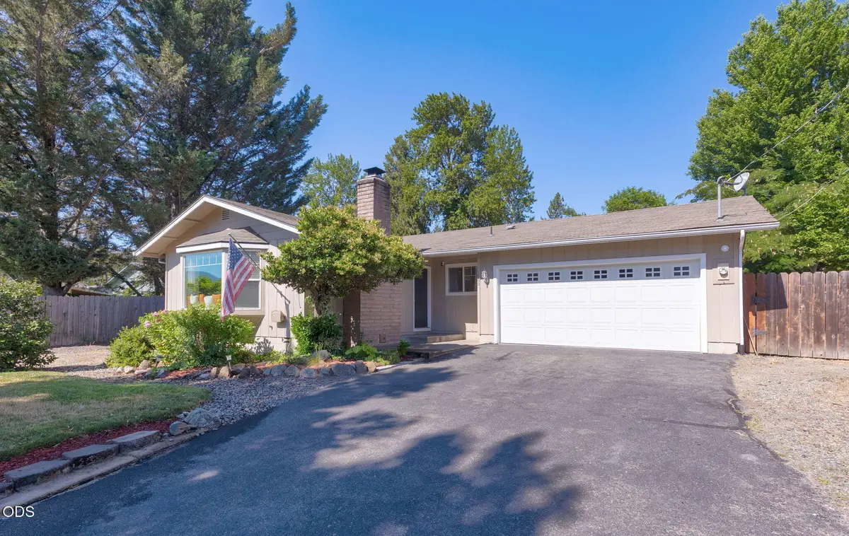 1660 NW Highland Avenue, Grants Pass, OR 97526 - #1