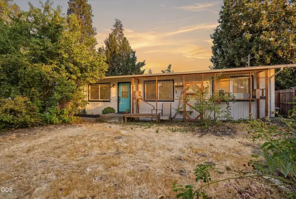 3339 Perrydale Court, Medford, OR 97501