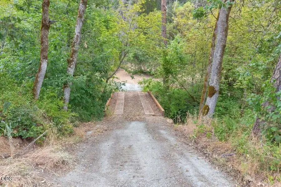 1215 E Jones Creek Road, Grants Pass, OR 97526 - #3
