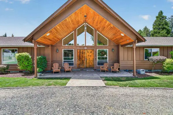 2240 Hull Road, Medford, OR 97501
