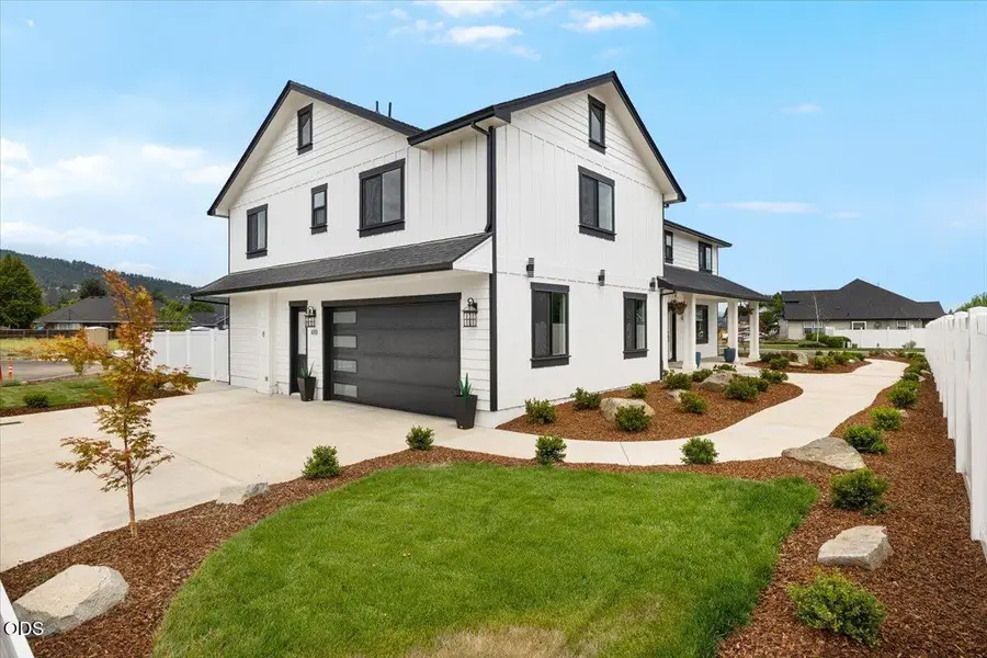 610 Pheasant Creek Drive, Central Point, OR 97502 - #3