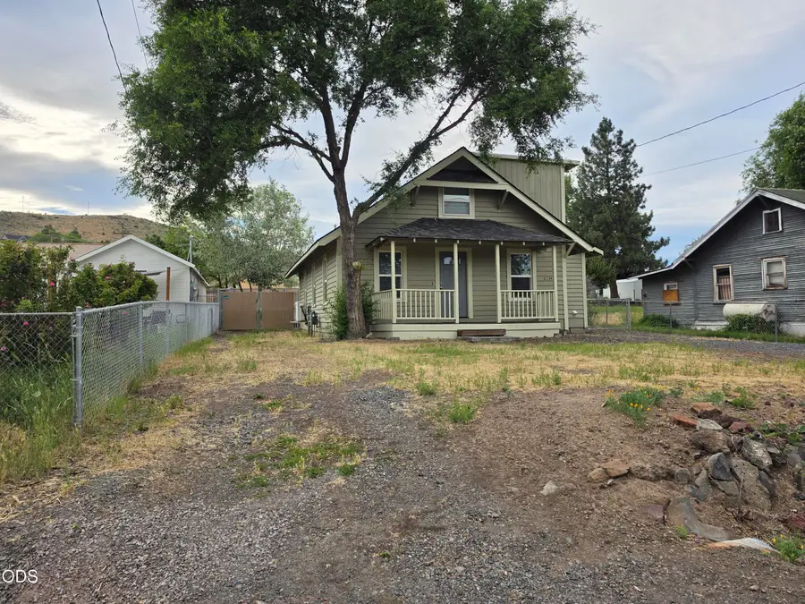 2134 Laurel Street, Klamath Falls, OR 97601 - #2