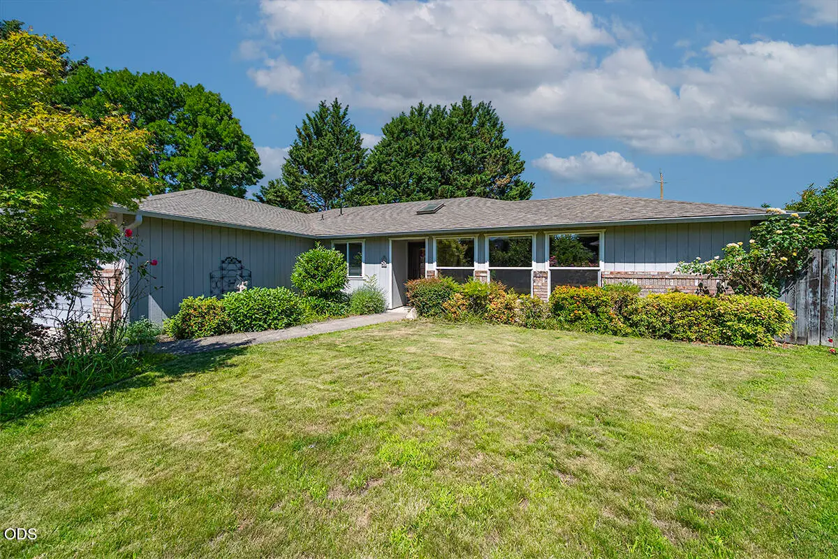 3321 Oneida Circle, Medford, OR 97504 - #1