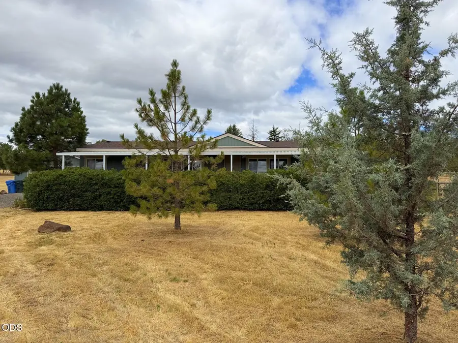 63 Rogue River Drive, Eagle Point, OR 97524 - #2
