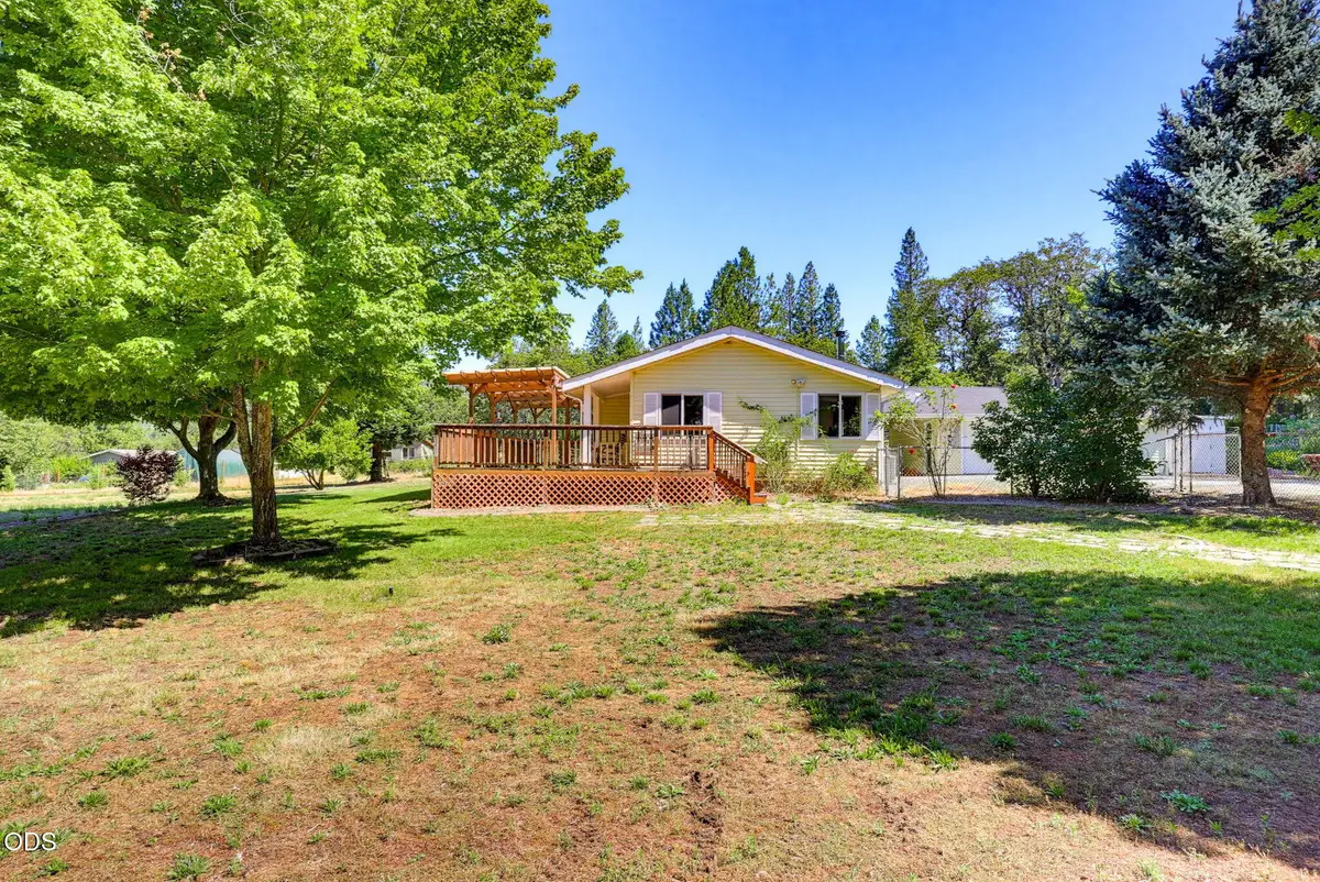 2072 E Evans Creek Road, Rogue River, OR 97537 - #1