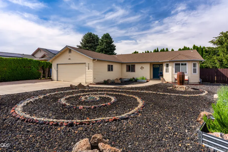 710 NW 21st Court, Redmond, OR 97756 - #2