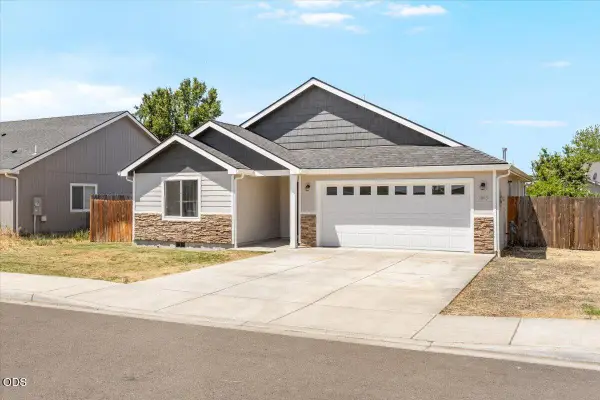 7843 Cadence Lane, White City, OR 97503
