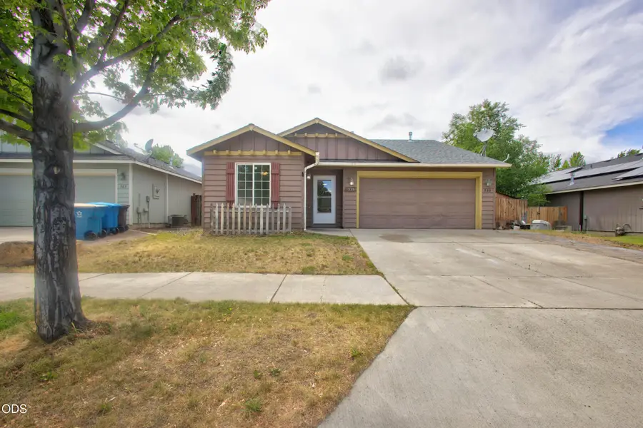 339 SW 29th Street, Redmond, OR 97756 - #2