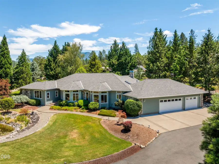 155 Kingsgate Way, Grants Pass, OR 97527 - #3