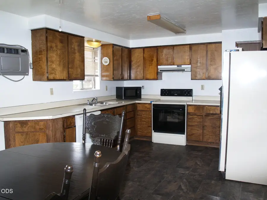 1713 SW Lava Avenue, Redmond, OR 97756 - #3