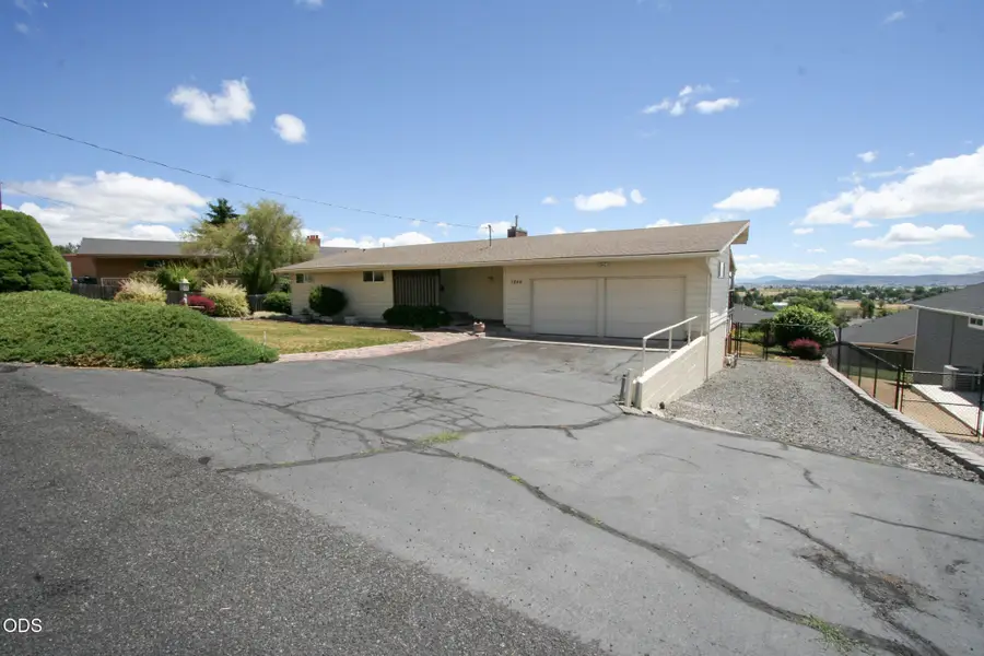 7846 Donegal Avenue, Klamath Falls, OR 97603 - #3