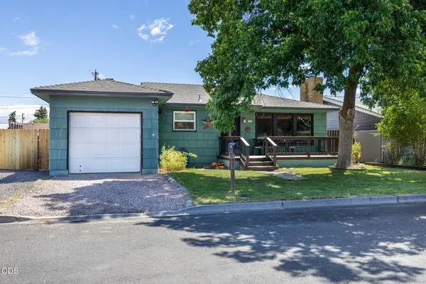1036 SW 13th Street, Redmond, OR 97756