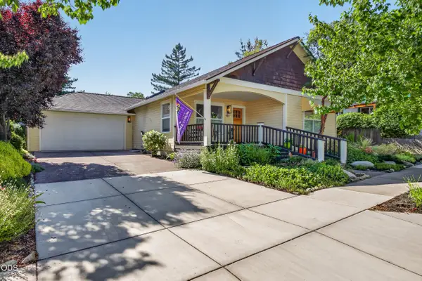414 Parkside Drive, Ashland, OR 97520