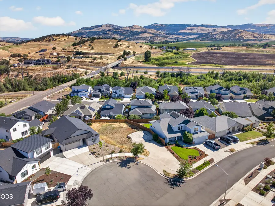 139 Willow Springs Drive, Talent, OR 97540 - #2