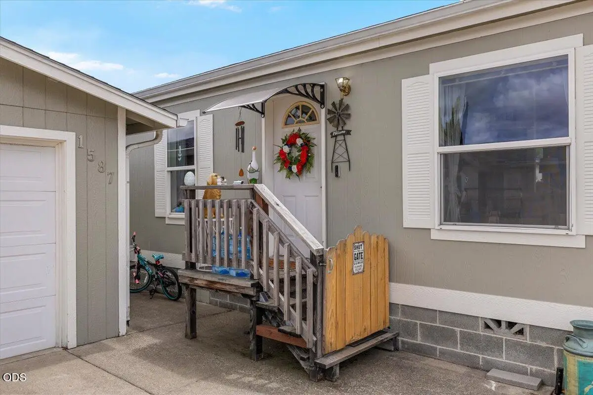 1587 SW Sun Glo Drive, Grants Pass, OR 97527 - #1