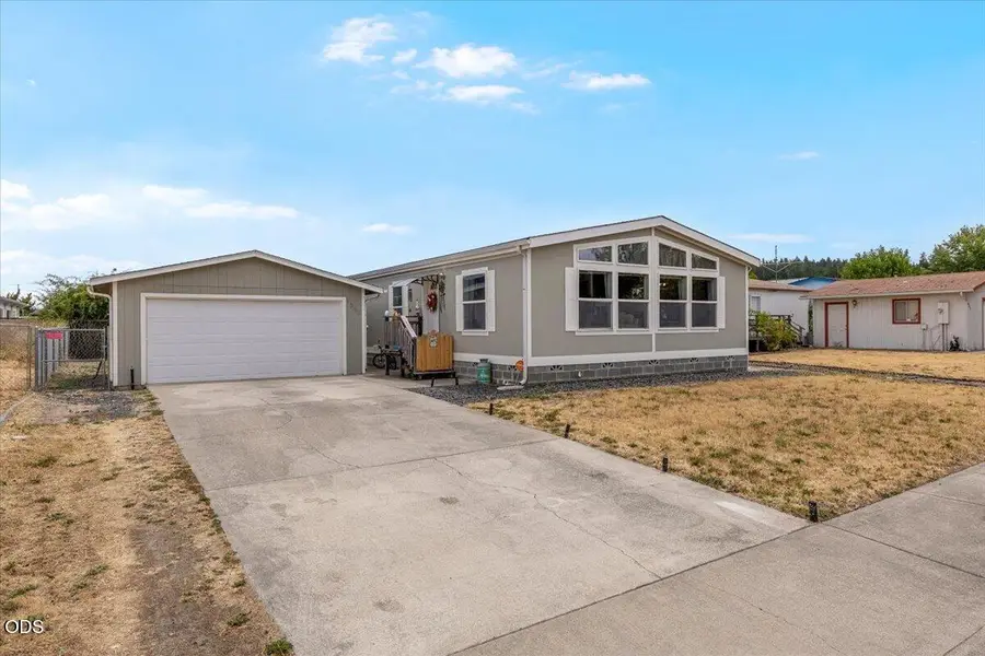 1587 SW Sun Glo Drive, Grants Pass, OR 97527 - #2
