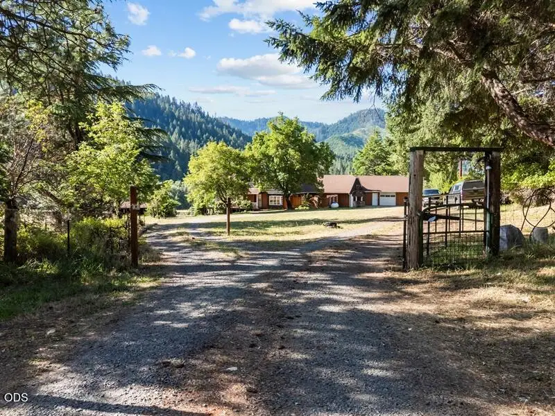 12974 E Evans Creek Road, Rogue River, OR 97537 - #1