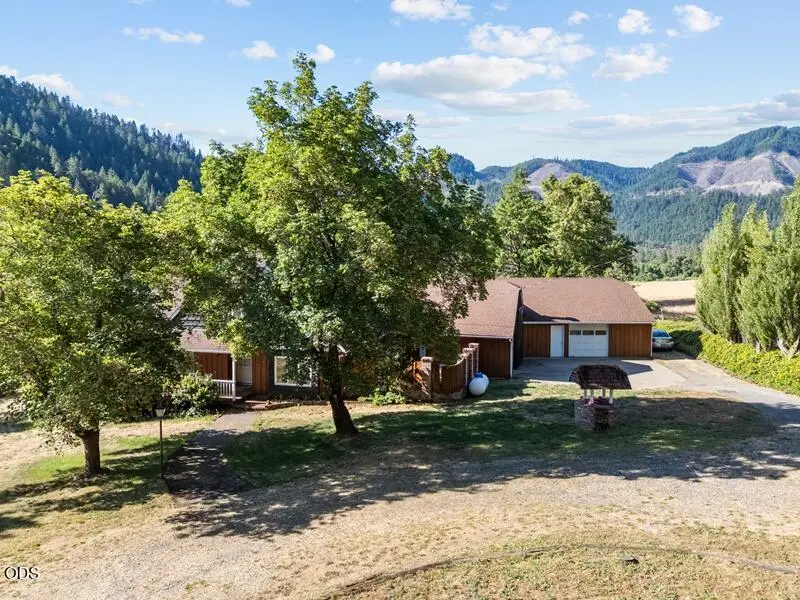 12974 E Evans Creek Road, Rogue River, OR 97537 - #2