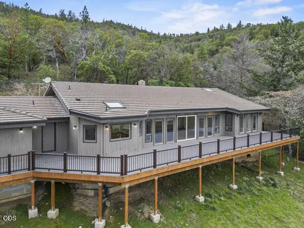 465 Strawberry Hill Lane, Jacksonville, OR 97530 - #2