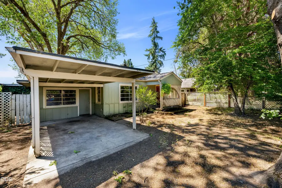 1711 SW J Street, Grants Pass, OR 97526 - #2