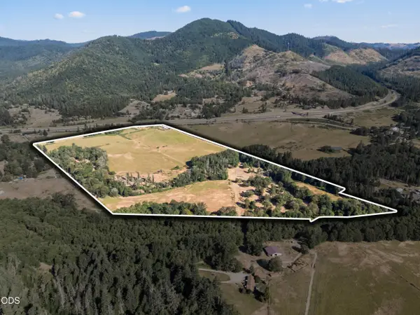706 Creek Road, Azalea, OR 97410