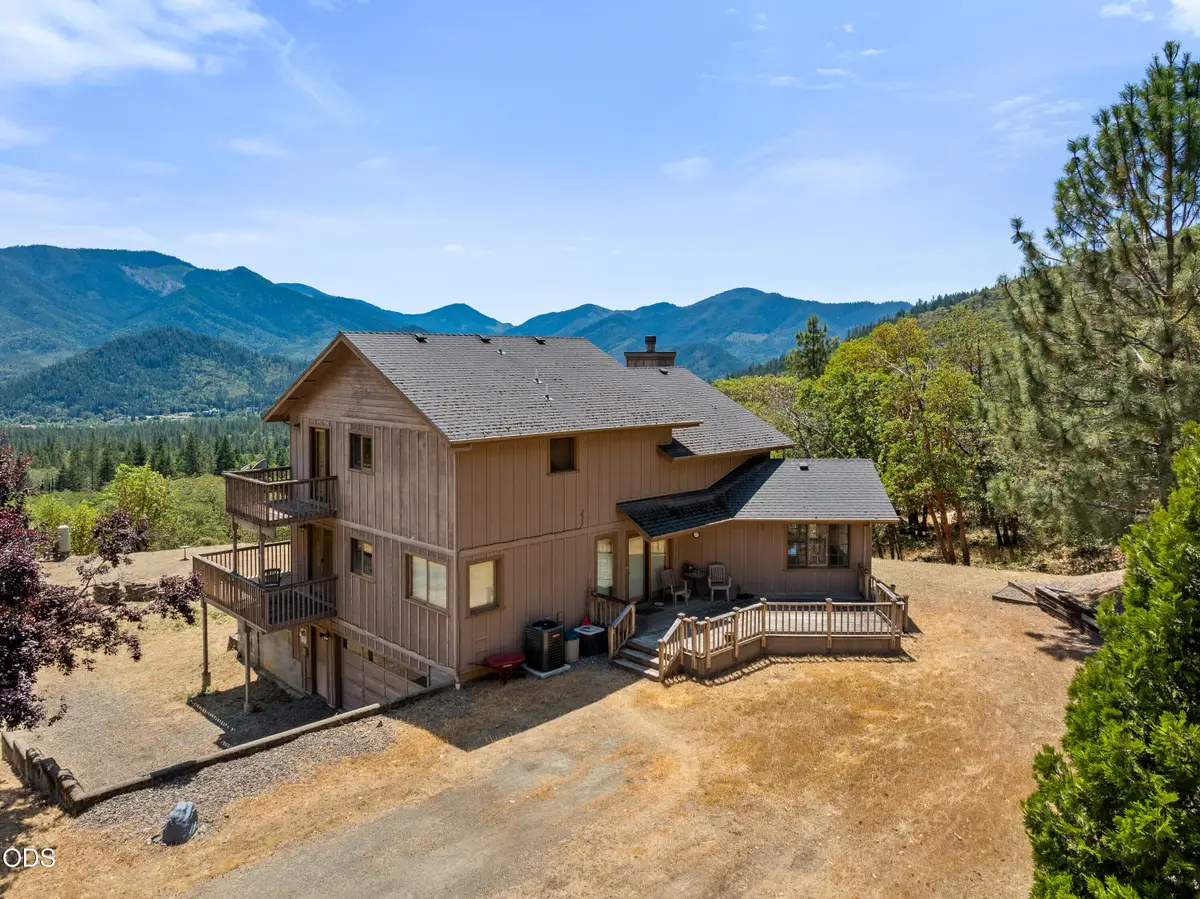 919 Scott Drive, Grants Pass, OR 97527 - #1