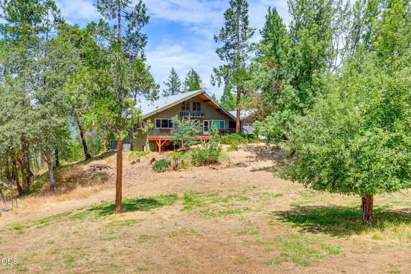238 Citadel Road, Trail, OR 97541