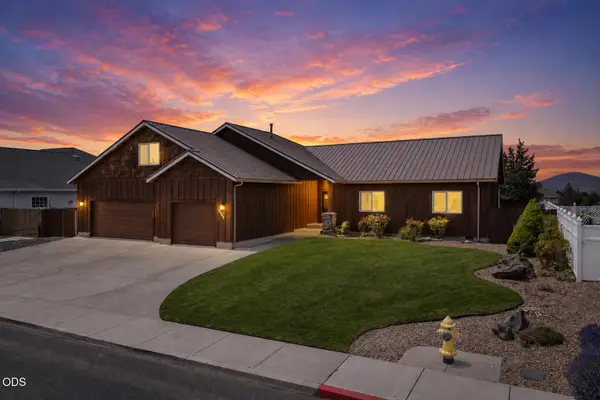 3099 SW Cascade Vista Drive, Redmond, OR 97756
