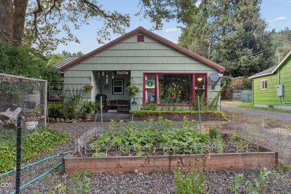 47947 W Commercial Street, Oakridge, OR 97463
