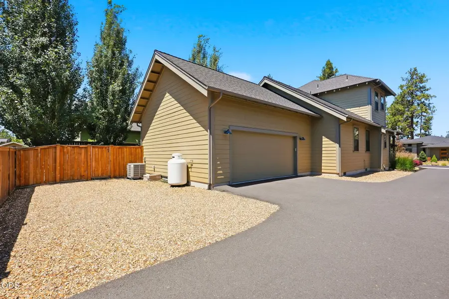 1035 E Horse Back Trail, Sisters, OR 97759 - #3