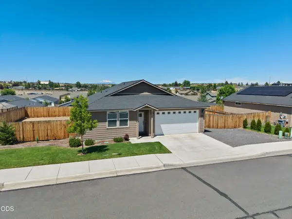 898 SE Strawberry Lane, Madras, OR 97741