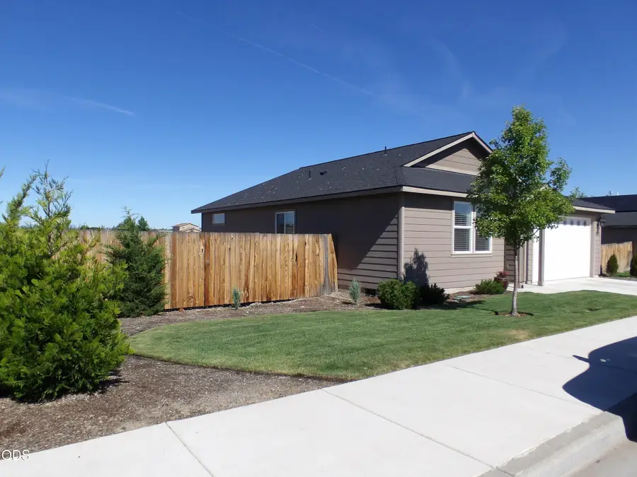 898 SE Strawberry Lane, Madras, OR 97741 - #3