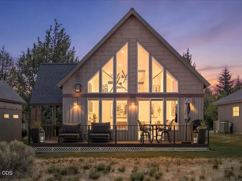8685 Red Wing Lane, Redmond, OR 97756 - #2