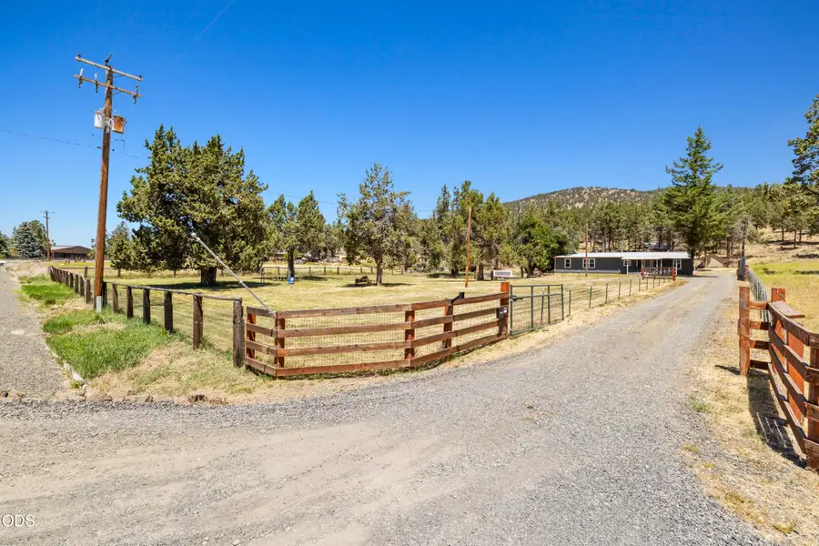 19223 N Poe Valley Road, Klamath Falls, OR 97603 - #2