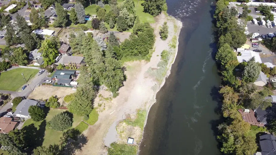 1455 SE Rogue Drive, Grants Pass, OR 97526 - #3