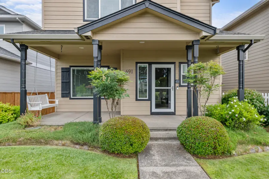 691 Buck Point Street, Central Point, OR 97502 - #2