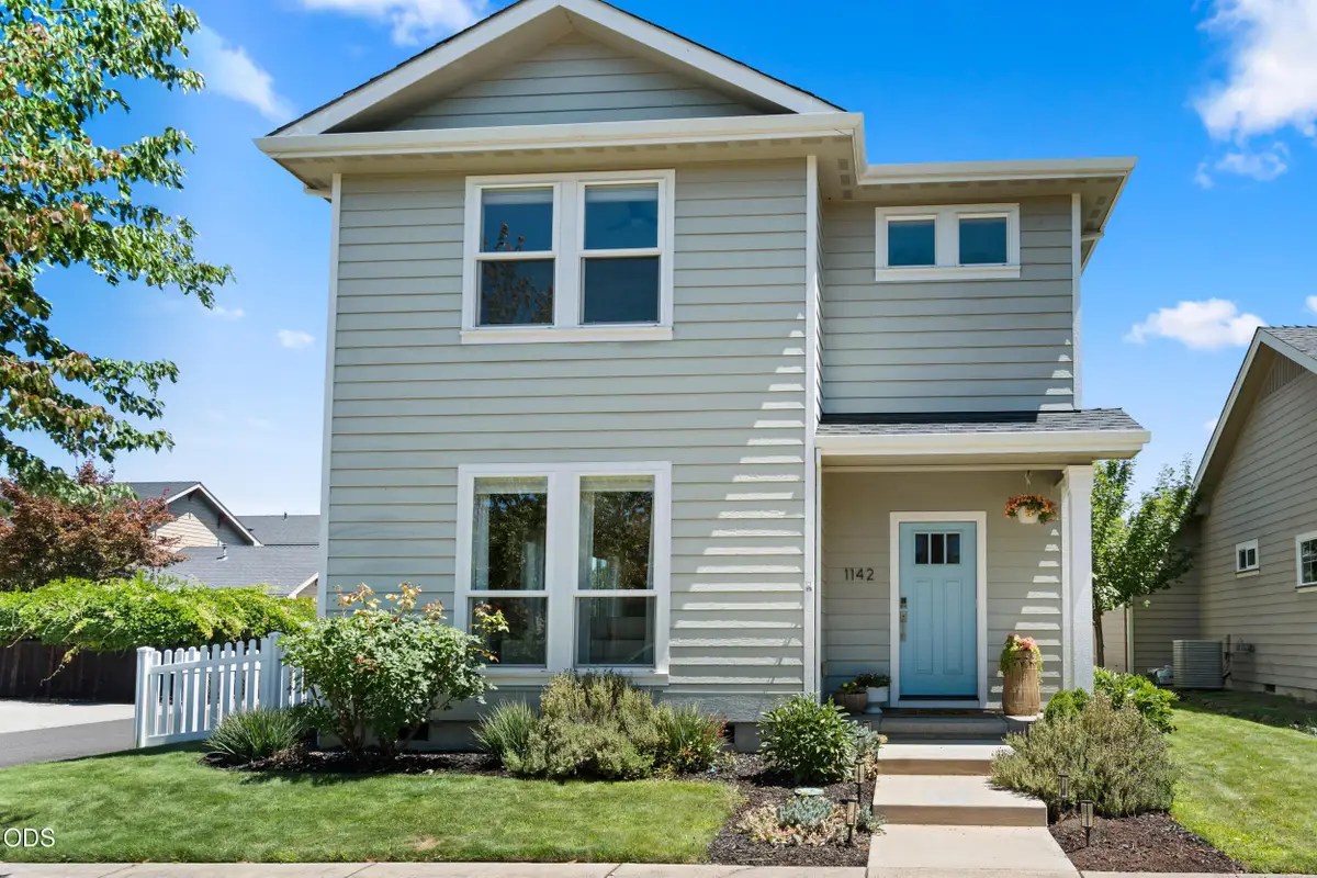1142 N Haskell Street, Central Point, OR 97502 - #1