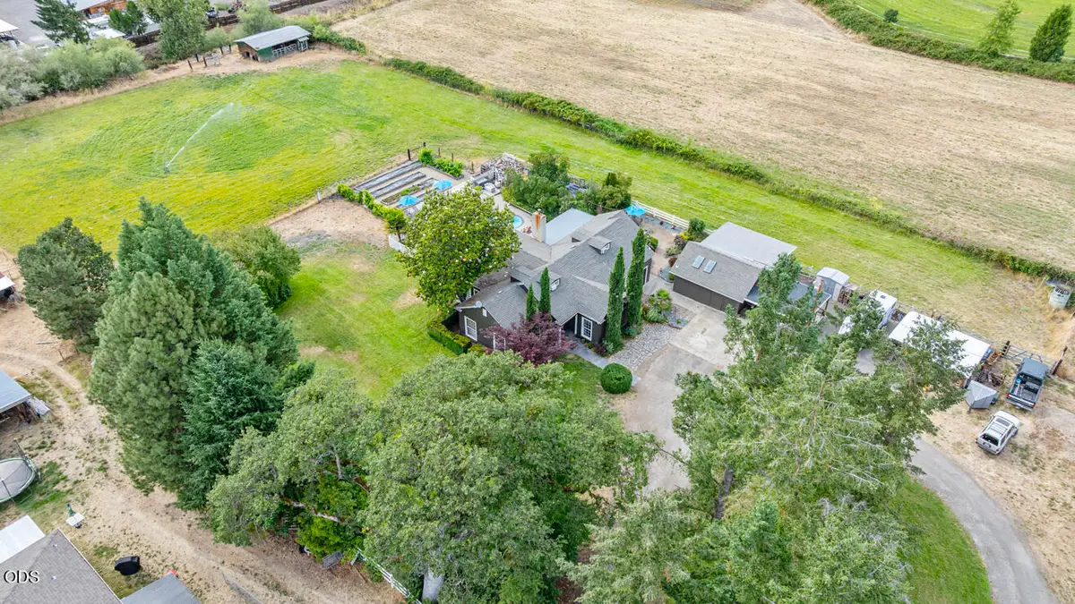 2622 Eric Avenue, Central Point, OR 97502 - #1