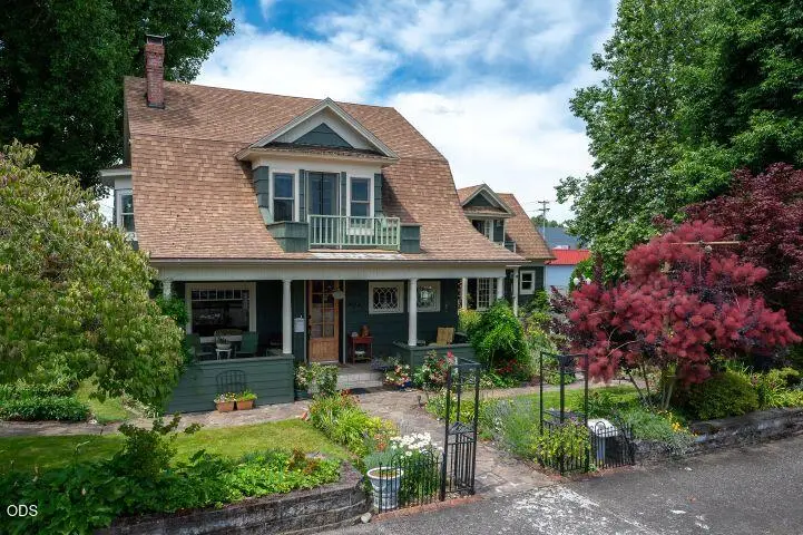 717 N 3rd Avenue, Stayton, OR 97383 - #1
