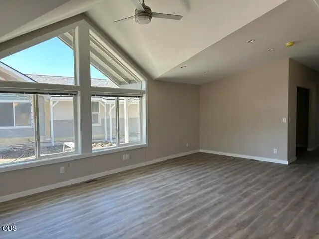 333 Mountain View Drive #105, Talent, OR 97540 - #3