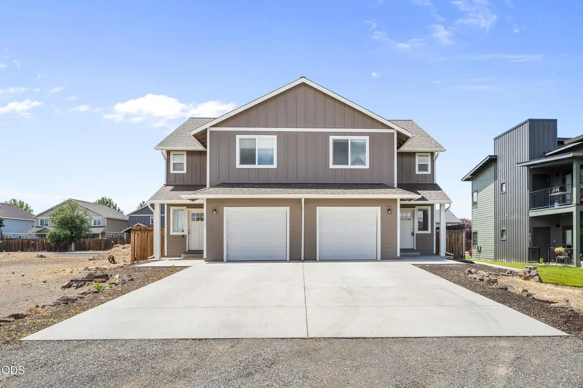 1214 SW 27th Street, Redmond, OR 97756 - #1