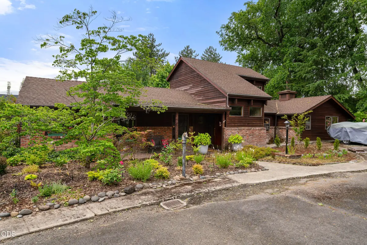 2502 Dellwood, Medford, OR 97504 - #1