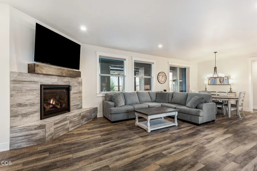 2758 NW 23rd Loop, Redmond, OR 97756 - #2