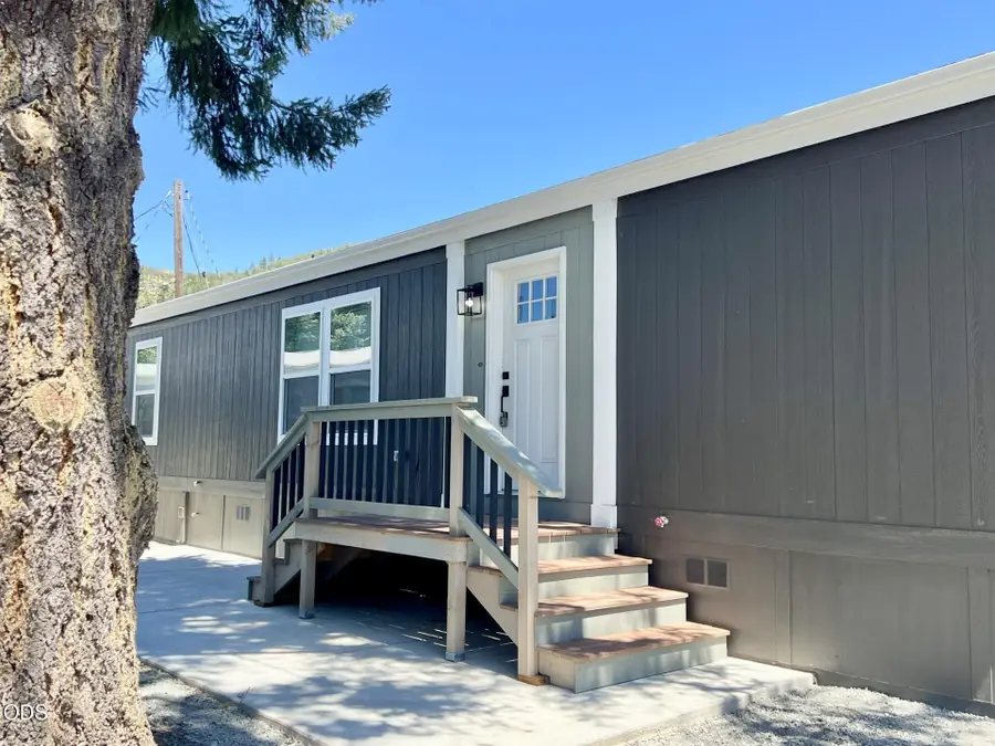 2097 Rogue River Highway #UNIT 10, Gold Hill, OR 97525 - #2