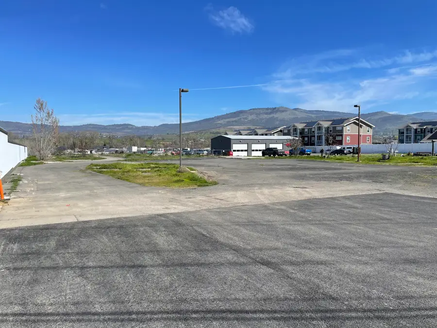 3957 S Pacific Highway, Medford, OR 97501 - #2
